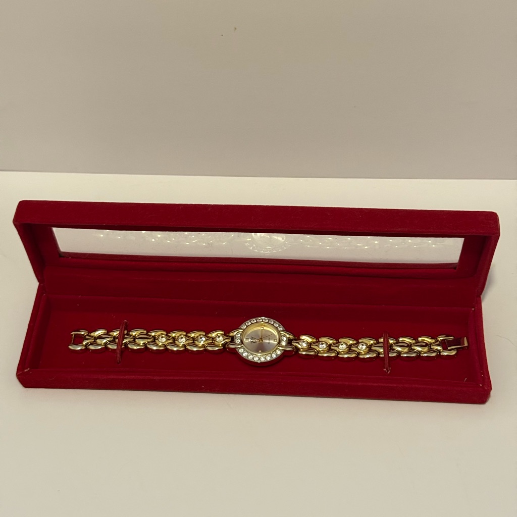 Elizabeth Taylor White Diamonds Halo Watch W Fresh Battery Works